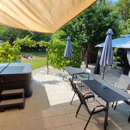 The House Balaton Nyaralunk Apartmán